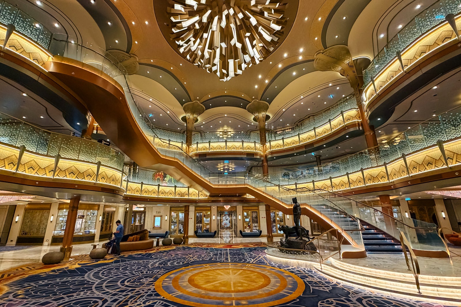 SUMMER HULL/THE POINTS GUY